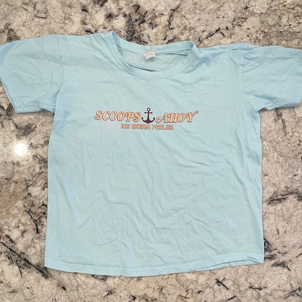 STRANGER THINGS Scoops Ahoy tee